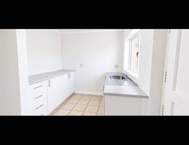 372M² OFFICE TO LET IN TABLE VIEW